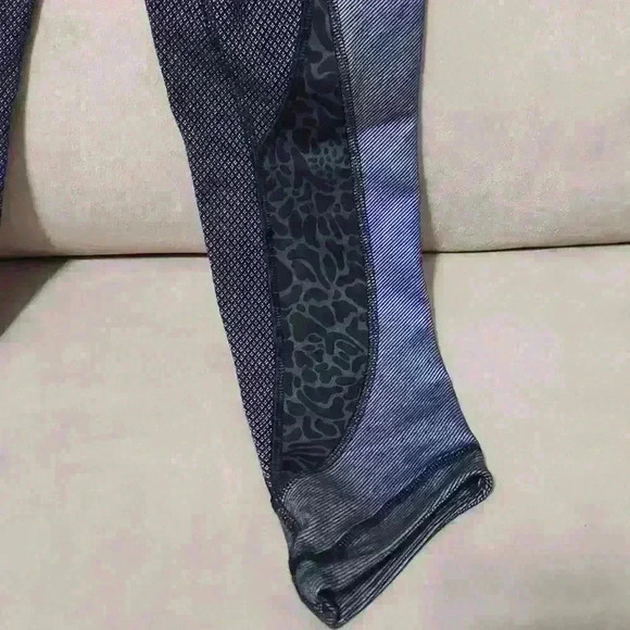 Lululemon Snake Skin Crop Leggings - Picture 3 of 6
